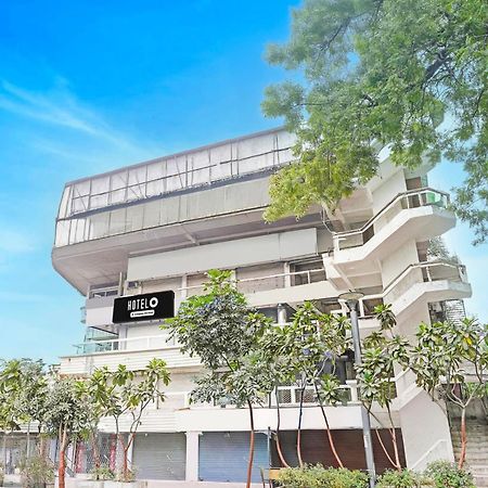 Super Hotel O Navrangpura Cg Road Formerly Hotel Yugraj Ahmedabad Bagian luar foto