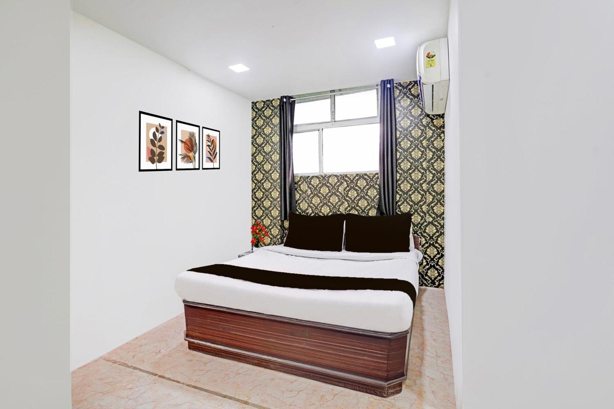 Super Hotel O Navrangpura Cg Road Formerly Hotel Yugraj Ahmedabad Bagian luar foto