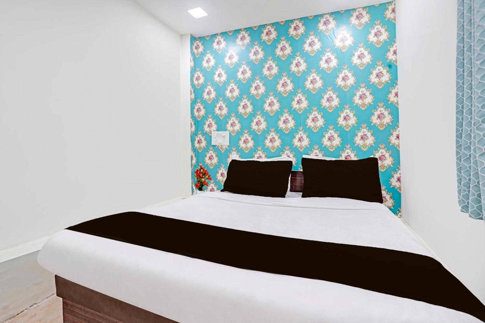 Super Hotel O Navrangpura Cg Road Formerly Hotel Yugraj Ahmedabad Bagian luar foto