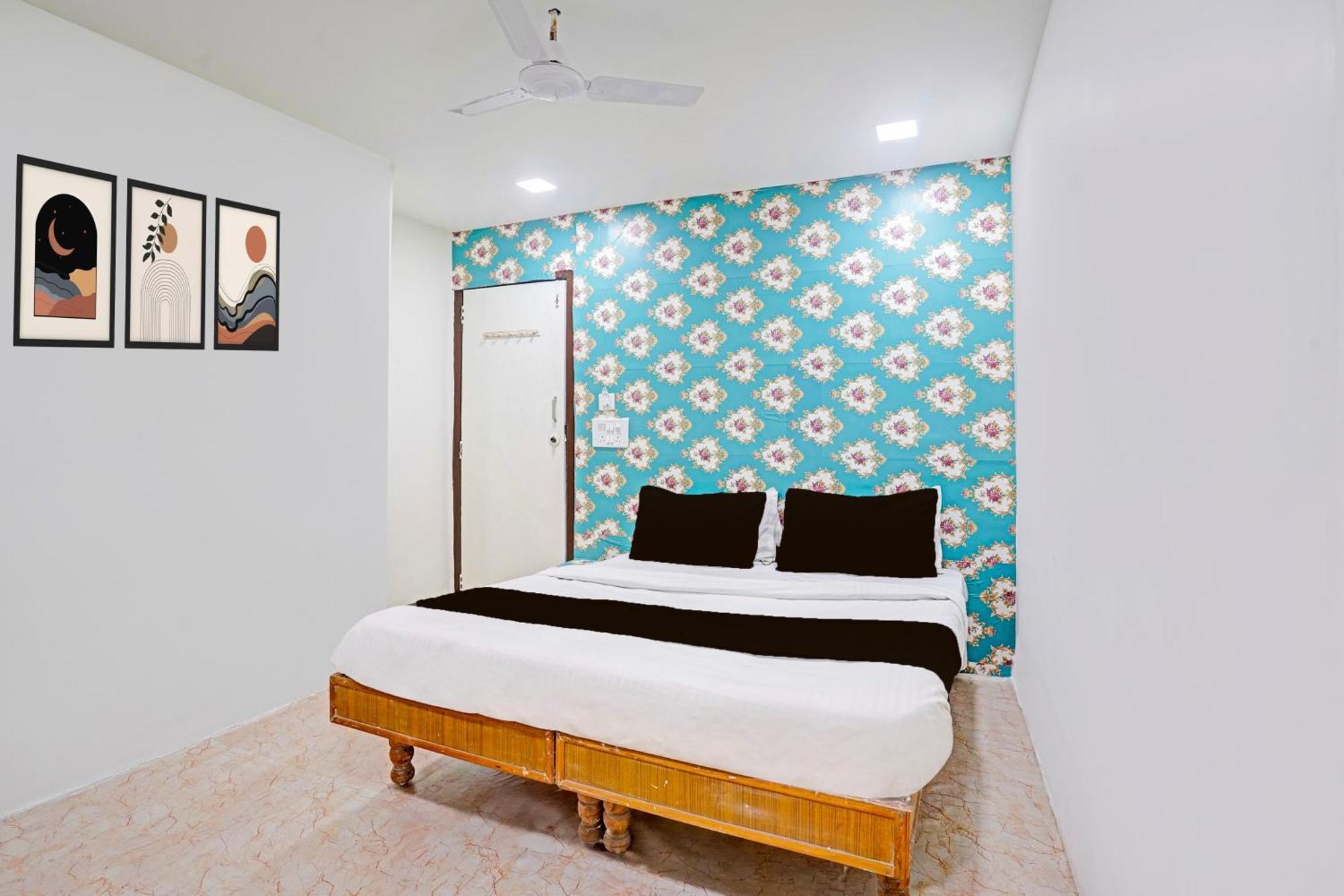 Super Hotel O Navrangpura Cg Road Formerly Hotel Yugraj Ahmedabad Bagian luar foto