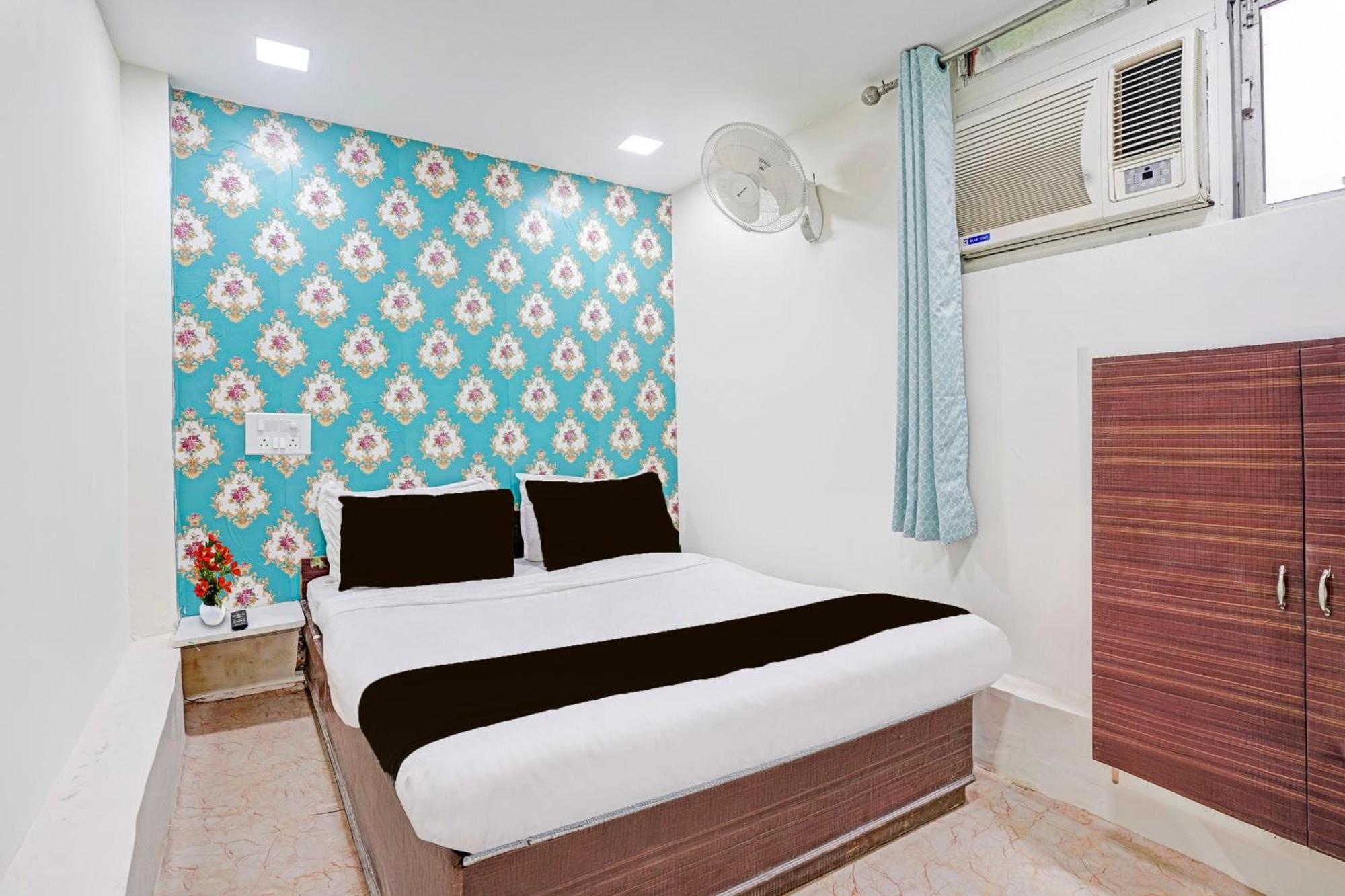Super Hotel O Navrangpura Cg Road Formerly Hotel Yugraj Ahmedabad Bagian luar foto